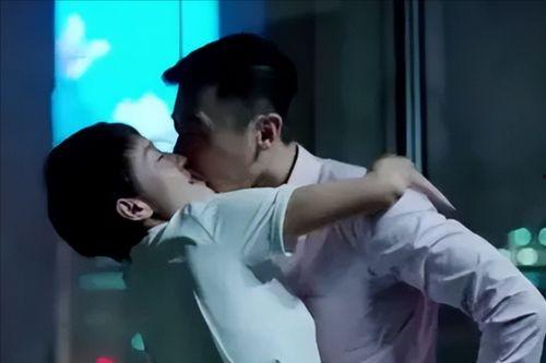 张碧晨吻戏视频完整版,激情四溢的浪漫瞬间