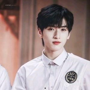 队员爆料严浩翔视频,揭秘幕后精彩瞬间